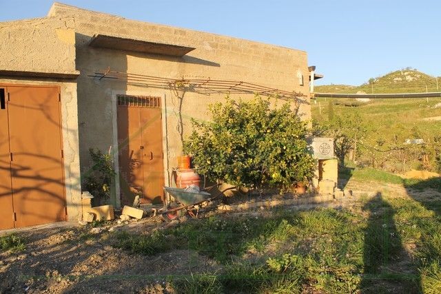 HOUSE AND LAND SCHEMBRI GINO