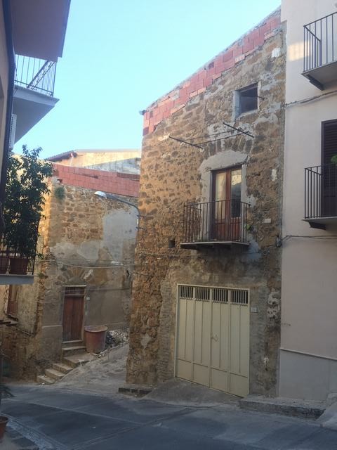 CASA LOMBARDO CORNER SALITA CONVENTO AND VIA ARFELI
