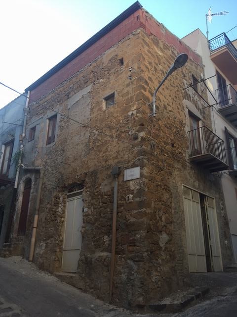 CASA LOMBARDO CORNER SALITA CONVENTO AND VIA ARFELI