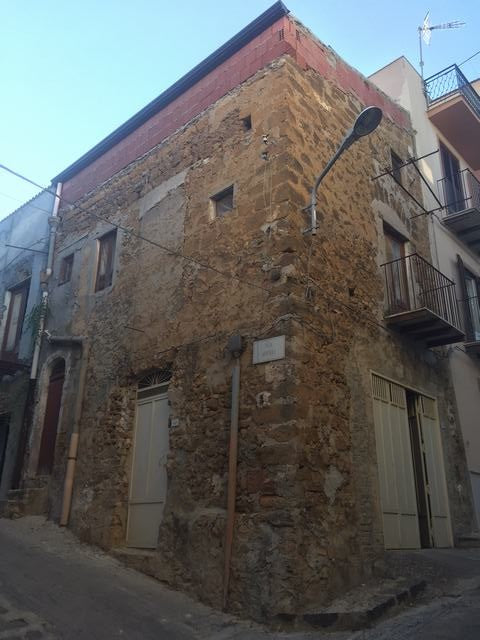 CASA LOMBARDO CORNER SALITA CONVENTO AND VIA ARFELI