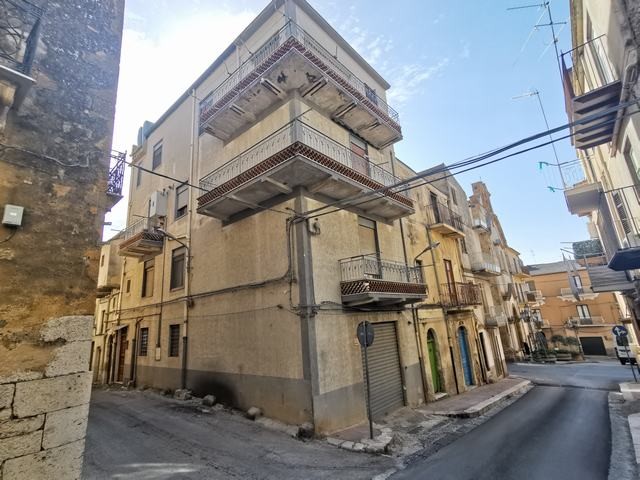 CASA TAORMINA – CORNER OF VIA MARTORANA AND SALITA CARMELO
