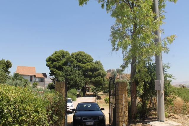 VILLA CON PISCINA - CARUBIA CDA MARULLO