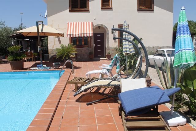 VILLA CON PISCINA - CARUBIA CDA MARULLO