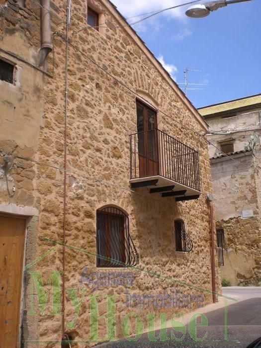 HISTORIC STONE HOUSE IN VIA GIUSEPPE LA CORTE - PROPERTY IN SICILY