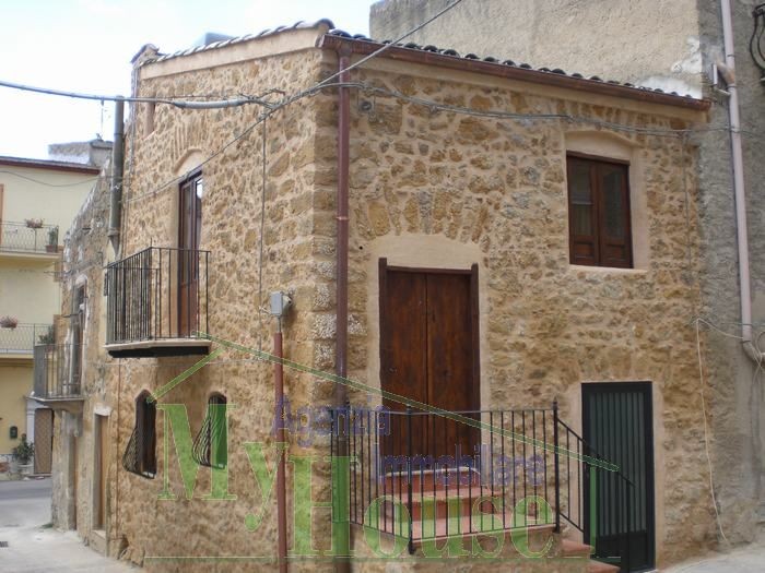 HISTORIC STONE HOUSE IN VIA GIUSEPPE LA CORTE - PROPERTY IN SICILY