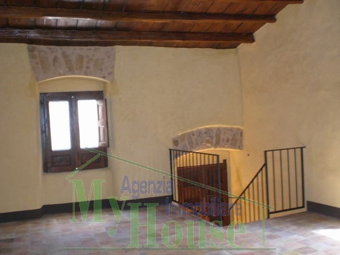 HISTORIC STONE HOUSE IN VIA GIUSEPPE LA CORTE - PROPERTY IN SICILY