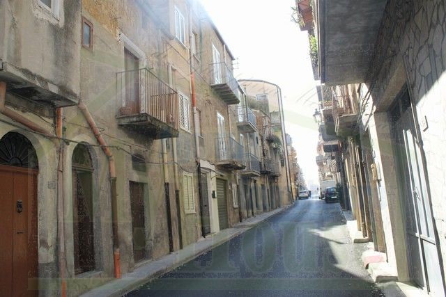 GARAGE MARTORANA VIA CORDOVA - PROPERTY IN SICILY