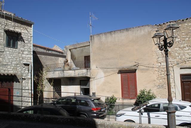 CASA A GIULIANA (PA)