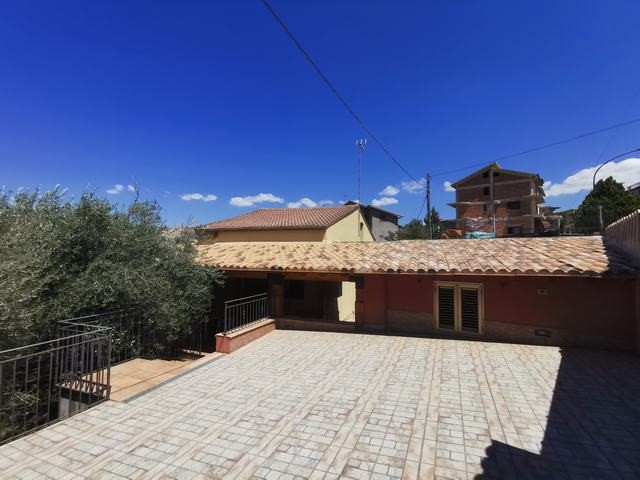 HOUSE AND LAND GUIDA - CORSO CINQUEMANI ARCURI