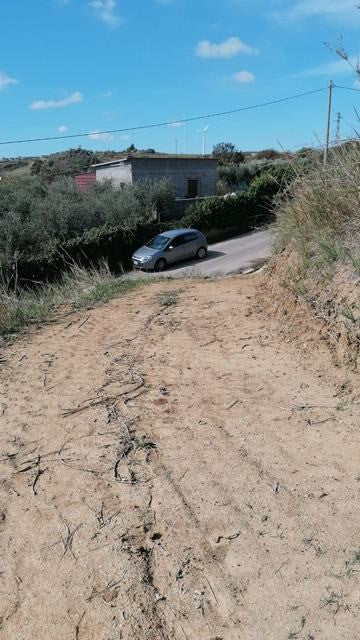 TERRENO E CASA CINQUEMANI VIA UGO FOSCOLO