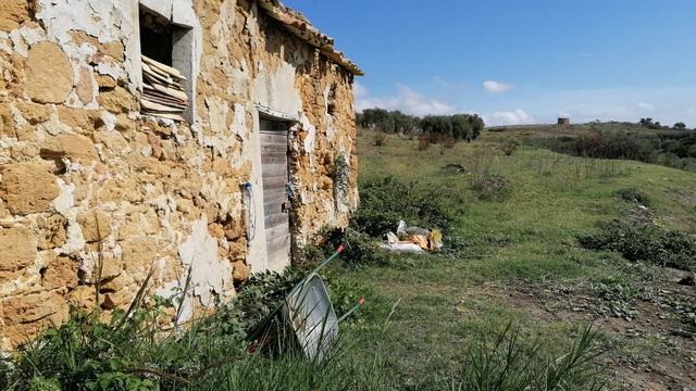 TERRENO E CASA CINQUEMANI VIA UGO FOSCOLO