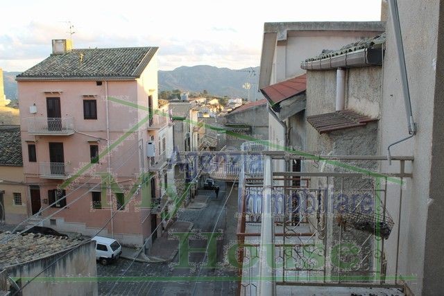 CASA DI CHIAZZA SALITA CARMELO - PROPERTY IN SICILY