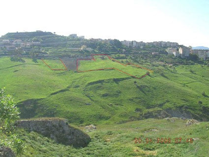 Piccola casa e terreno vicino al centro (Contrada Pozzillo)