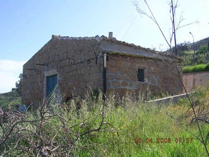 Piccola casa e terreno vicino al centro (Contrada Pozzillo)