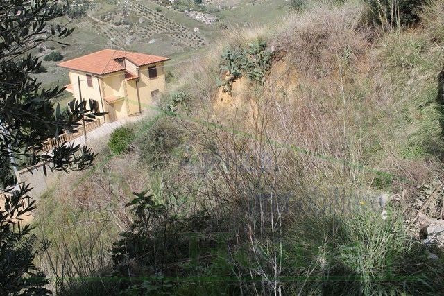 FABBRICATO RURALE E TERRENO CDA MARULLO
