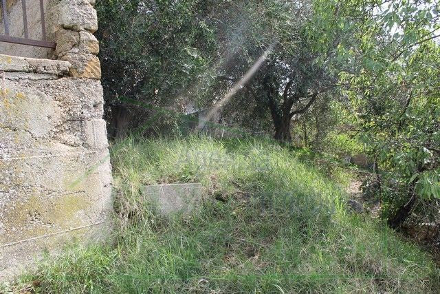 FABBRICATO RURALE E TERRENO CDA MARULLO