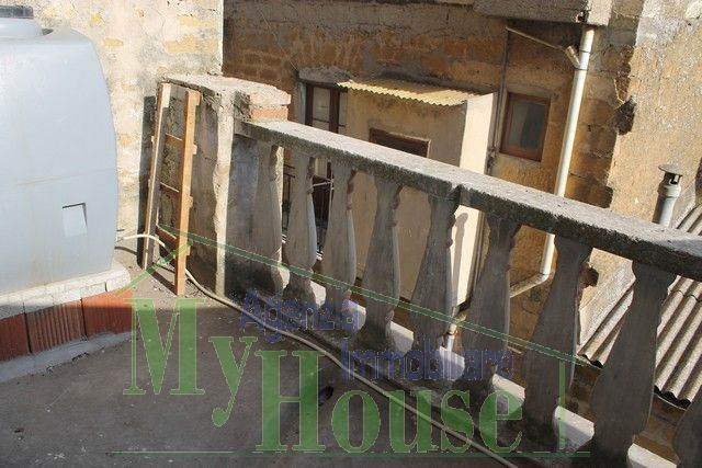 HOUSE ROSALIA CALTAGIRONE STREET