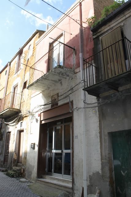 CASA SIRACUSA VIA SETTICASI E VIA SCAVUZZO