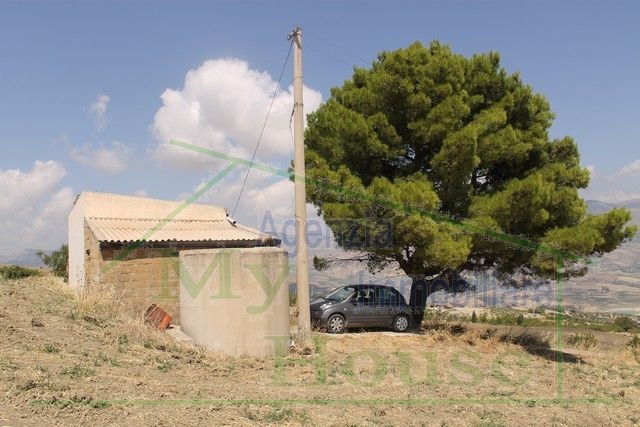 HOUSE AND LAND PARRINO IN CONTRADA CABIBI (ALESSANDRIA)