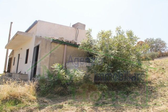 HOUSE AND LAND PARRINO IN CONTRADA CABIBI (ALESSANDRIA)