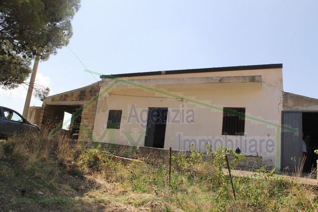 HOUSE AND LAND PARRINO IN CONTRADA CABIBI (ALESSANDRIA)