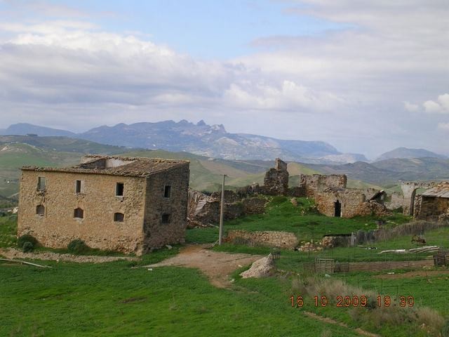HOUSE AND LAND GAGLIANO BISSANA - PROPERTY IN SICILY