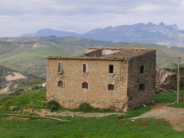 HOUSE AND LAND GAGLIANO BISSANA - PROPERTY IN SICILY