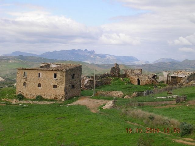 HOUSE AND LAND GAGLIANO BISSANA - PROPERTY IN SICILY