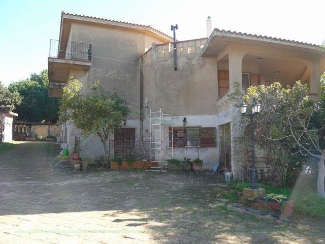 VILLA A SAN LEONE