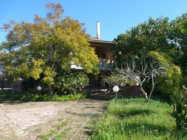 VILLA A SAN LEONE