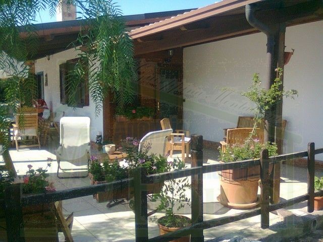 VILLA PANORAMICA A VILLAFRATI
