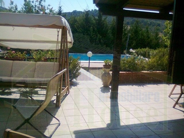 VILLA PANORAMICA A VILLAFRATI