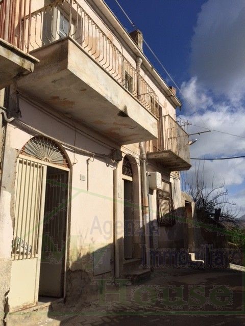 CASA CICCARELLO PIAZZA ORLANDO - PROPERTY IN SICILY
