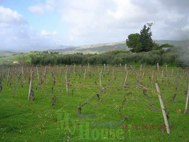 PANORAMIC HOUSE AND LAND CONTRADA FAMIDRU