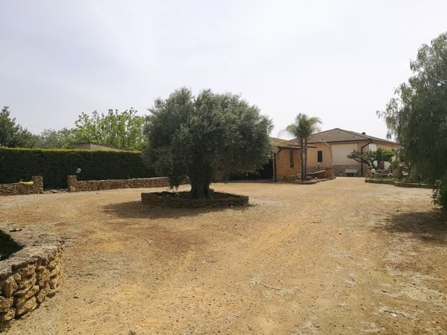 CASA CACCIATORE - FAVARA (AG)