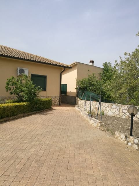 CASA CACCIATORE - FAVARA (AG)