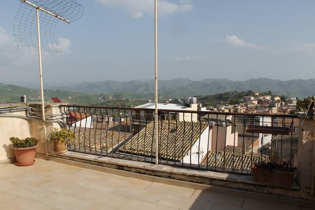 CASA VITO – CORTILE ARCURI