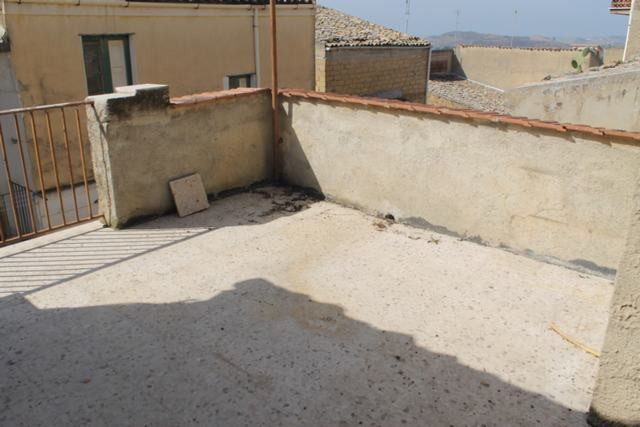 ALBANIAN PANORAMIC HOUSE – CORNER OF VIA CATANIA AND SALITA CHIAZZA