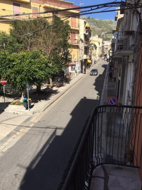 APPARTAMENTO ED ATTIVITA' COMMERCIALE – BIVONA