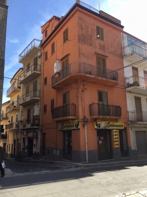 APPARTAMENTO ED ATTIVITA' COMMERCIALE – BIVONA