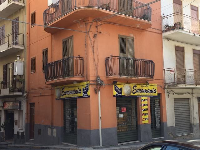 APPARTAMENTO ED ATTIVITA' COMMERCIALE – BIVONA
