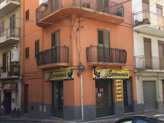 APPARTAMENTO ED ATTIVITA' COMMERCIALE – BIVONA