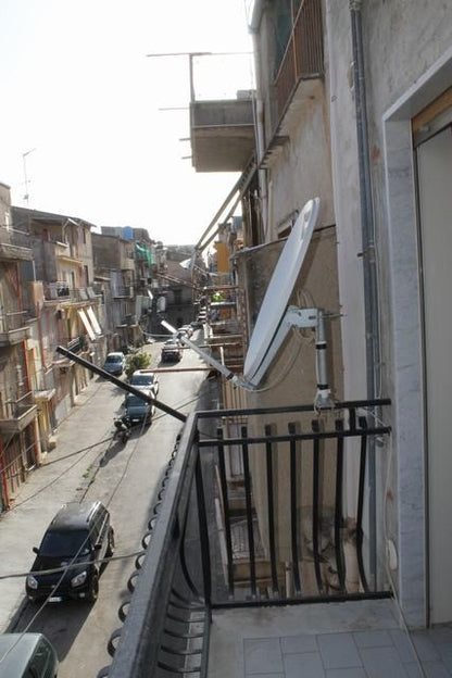 APT VIZZI  PRIMO PIANO E PIANO TERRA - VIA CINQUEMANI