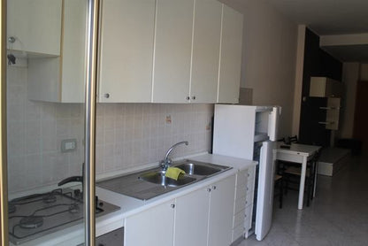 APT VIZZI  PRIMO PIANO E PIANO TERRA - VIA CINQUEMANI