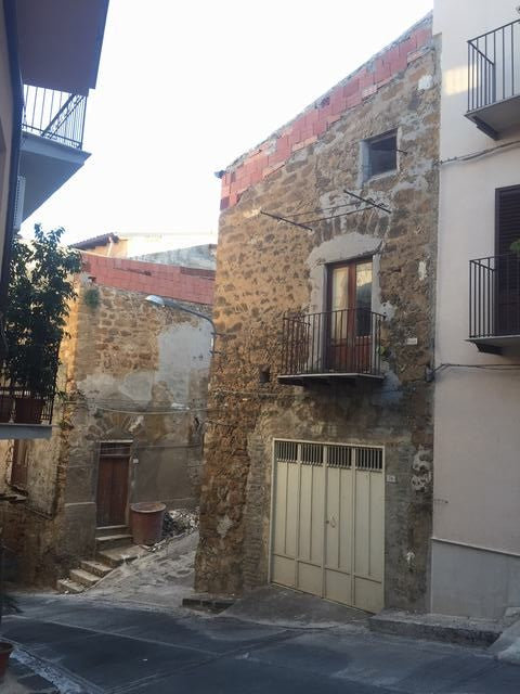 CASA LOMBARDO CORNER SALITA CONVENTO AND VIA ARFELI