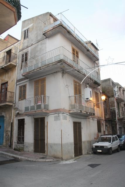 CASA GIANNONE – CORSO CINQUEMANI ARCURI/ ANGOLO STA.CARMELO