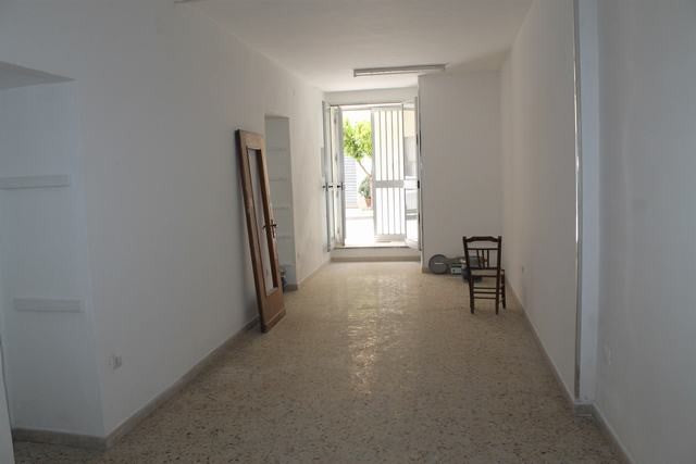 ATTIVTA' COMMERCIALE NEL CORSO - LETO