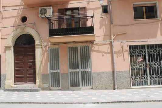ATTIVTA' COMMERCIALE NEL CORSO - LETO