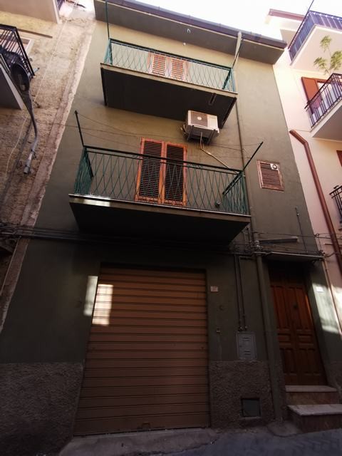 CASA SIRACUSA VIA MESSINA E VIA ARCURI