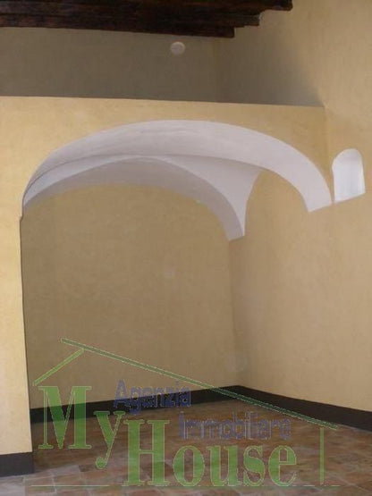 CASA STORICA IN PIETRA VIA GIUSEPPE LA CORTE